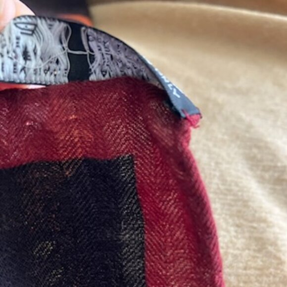 Hermes "Ombres et Lumieres" Cashmere and Silk Vintage Shawl - Picture 7 of 7